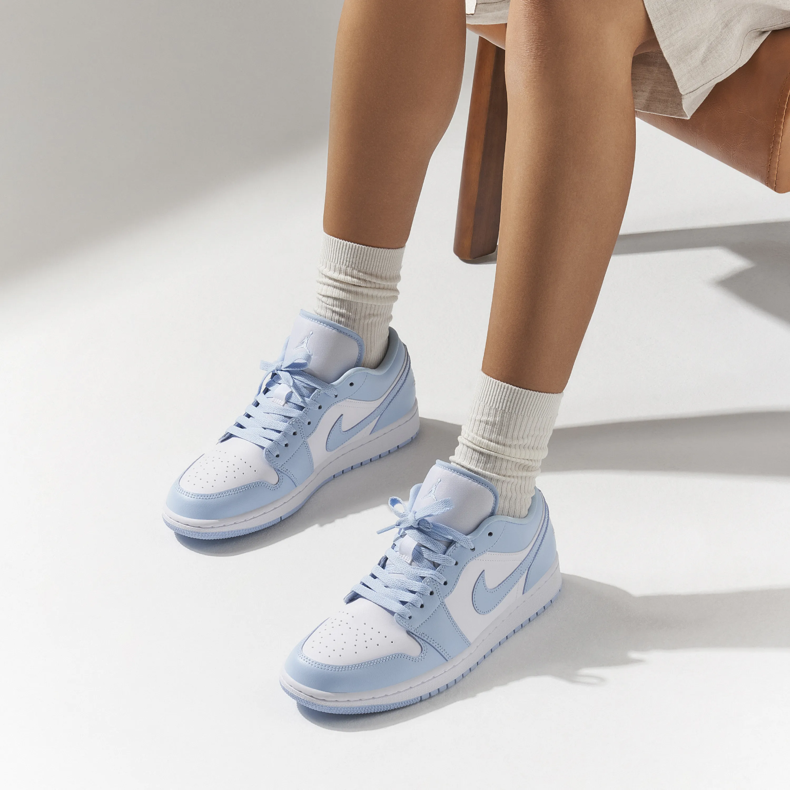 Air Jordan 1 Low Aluminum Womens - image 2