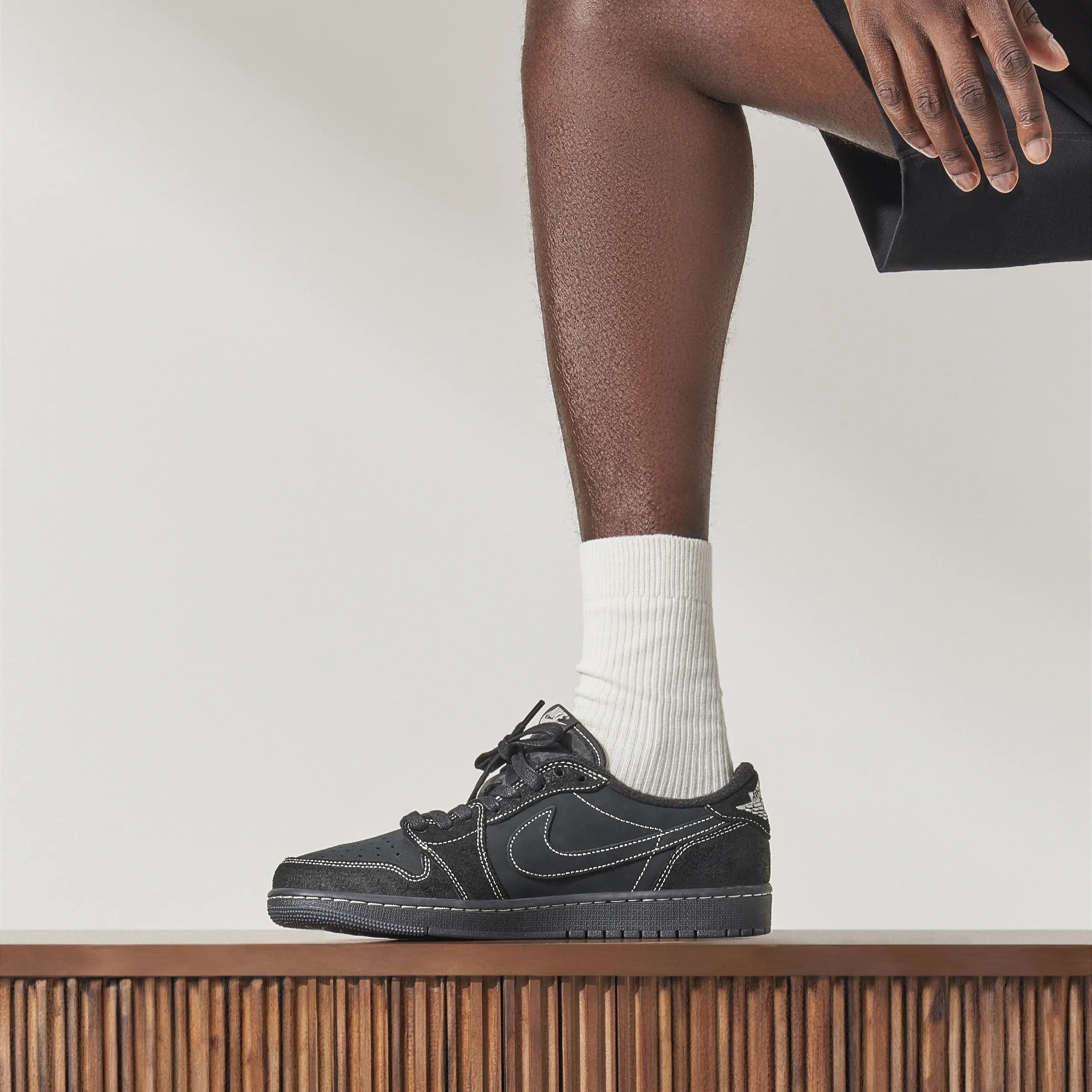 Air Jordan 1 Retro Low OG SP x Travis Scott Black Phantom - image 2