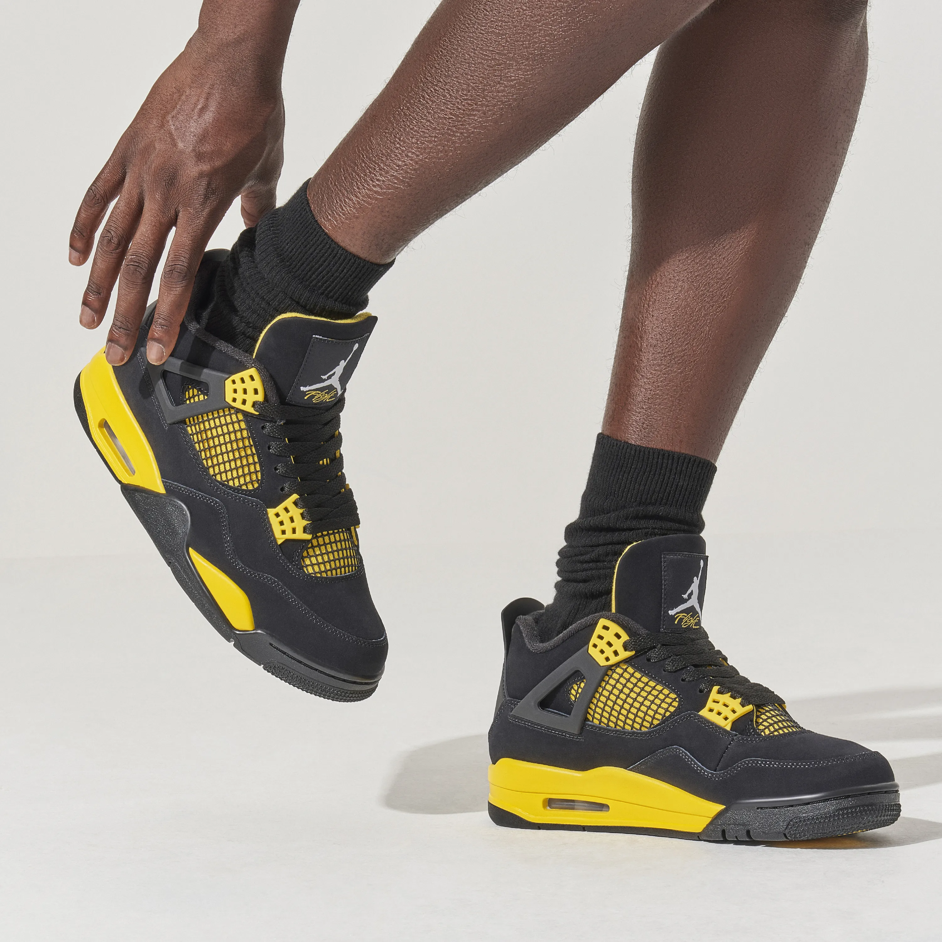 Air Jordan 4 Thunder (2023) - image 2
