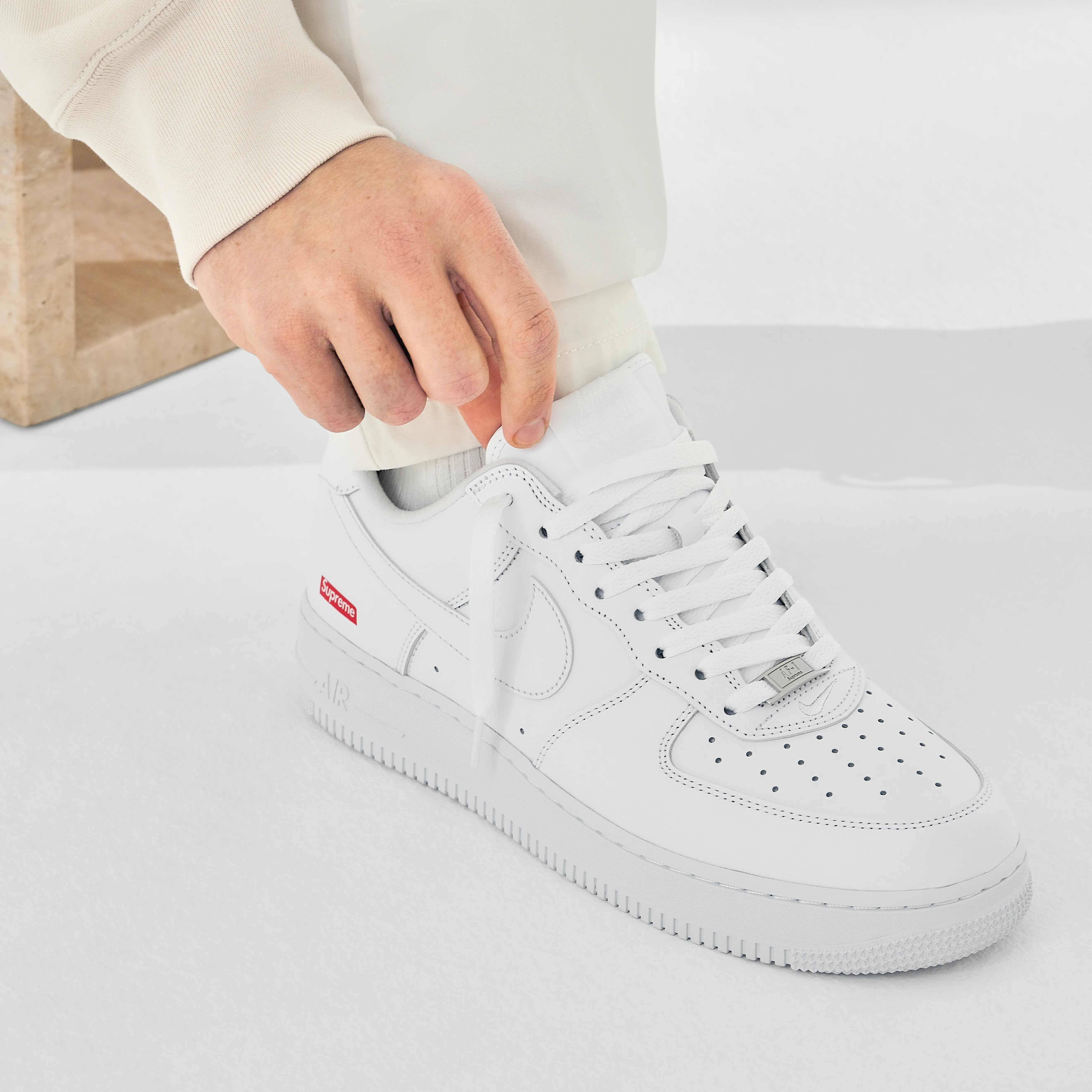 Nike Air Force 1 Low Supreme White - image 3