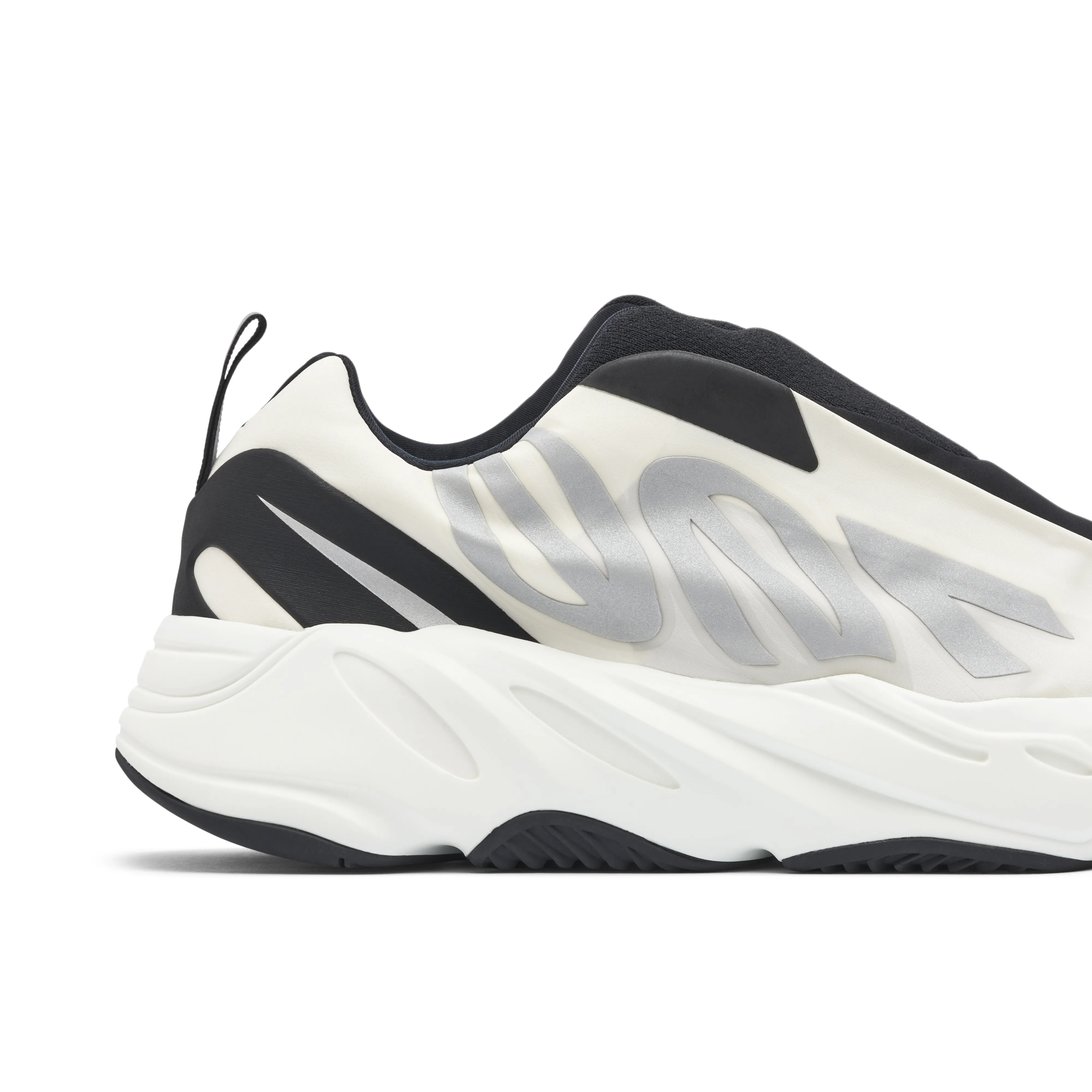 Yeezy Boost 700 MNVN Laceless Analog - image 4