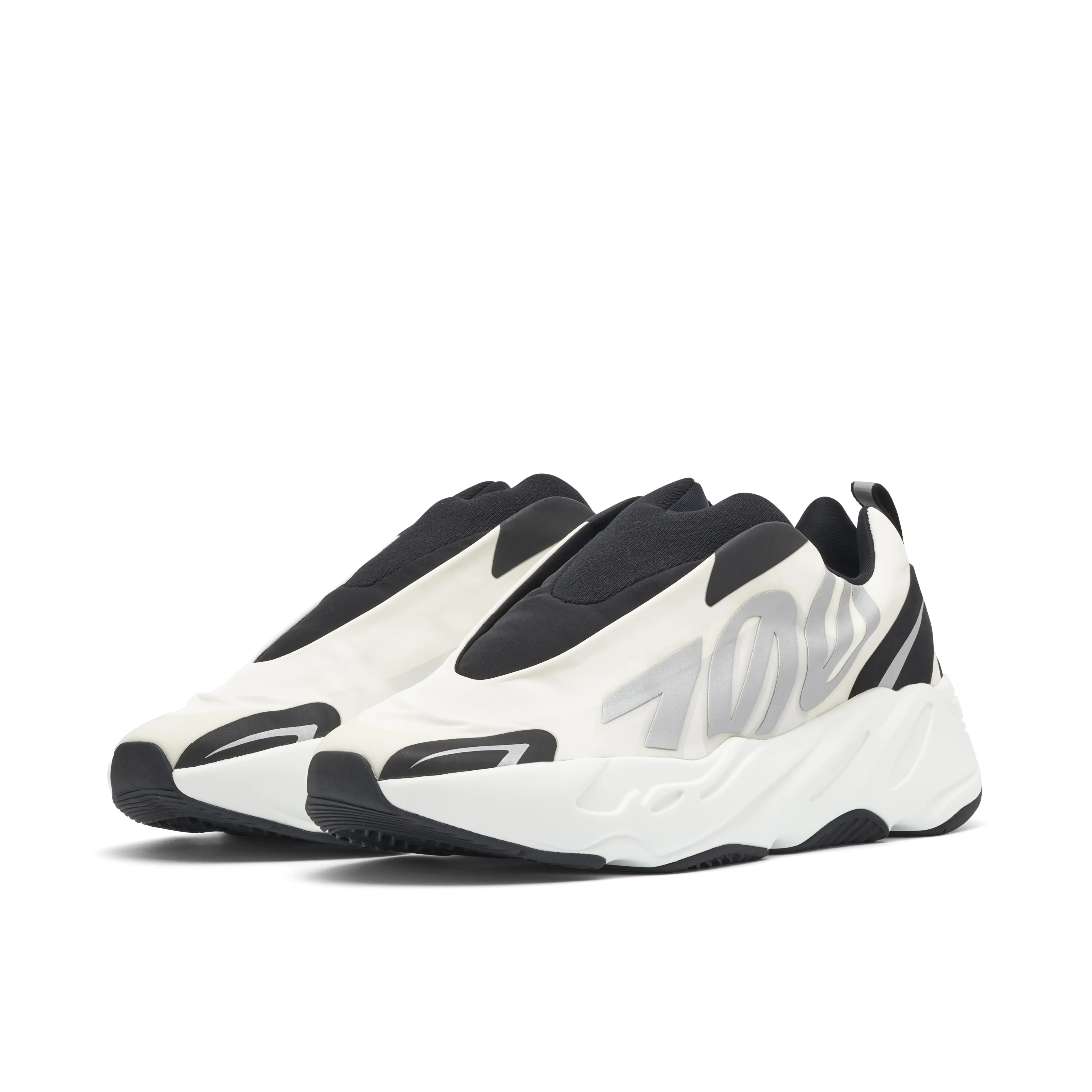 Yeezy Boost 700 MNVN Laceless Analog - image 6