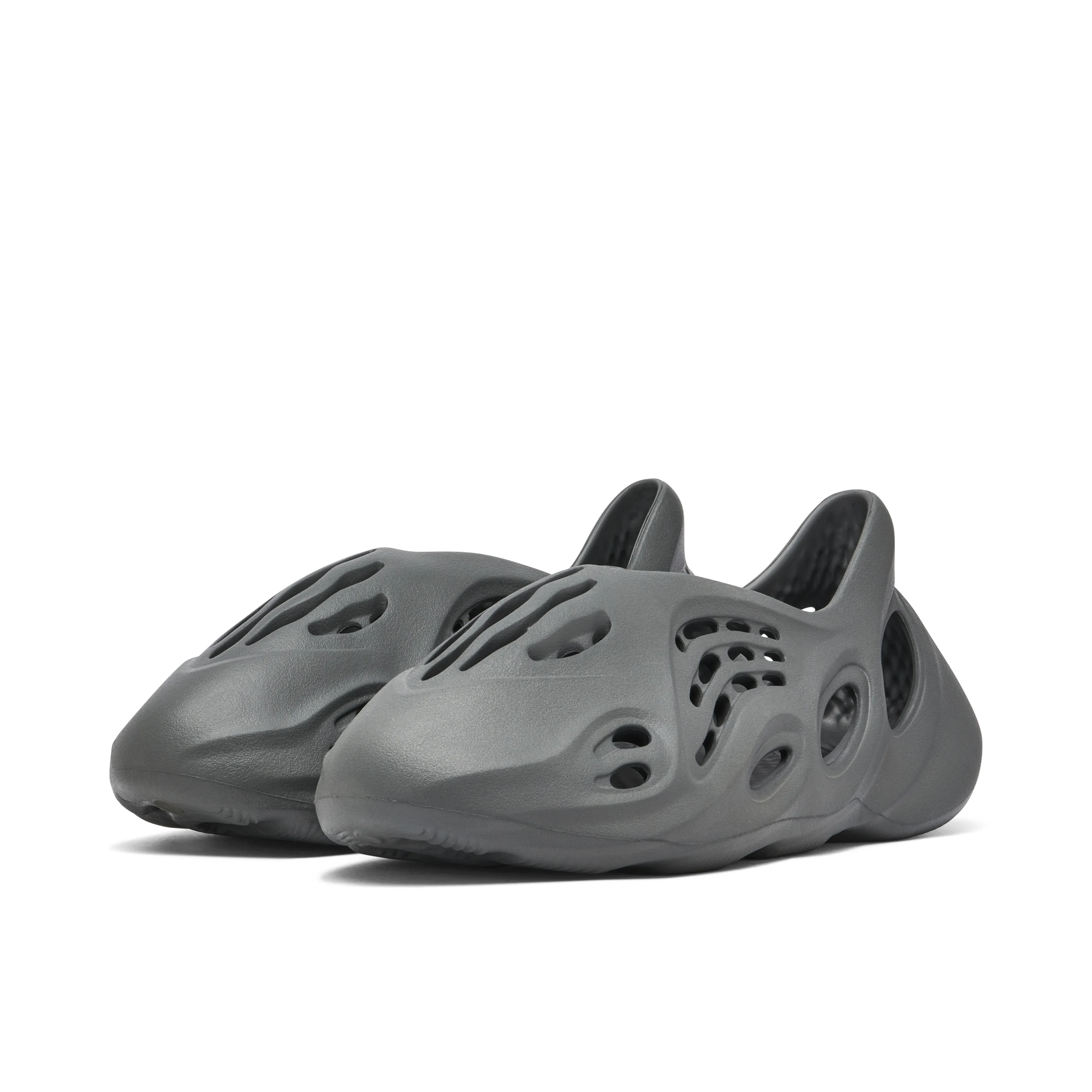 Yeezy Foam Runner Carbon - image 6