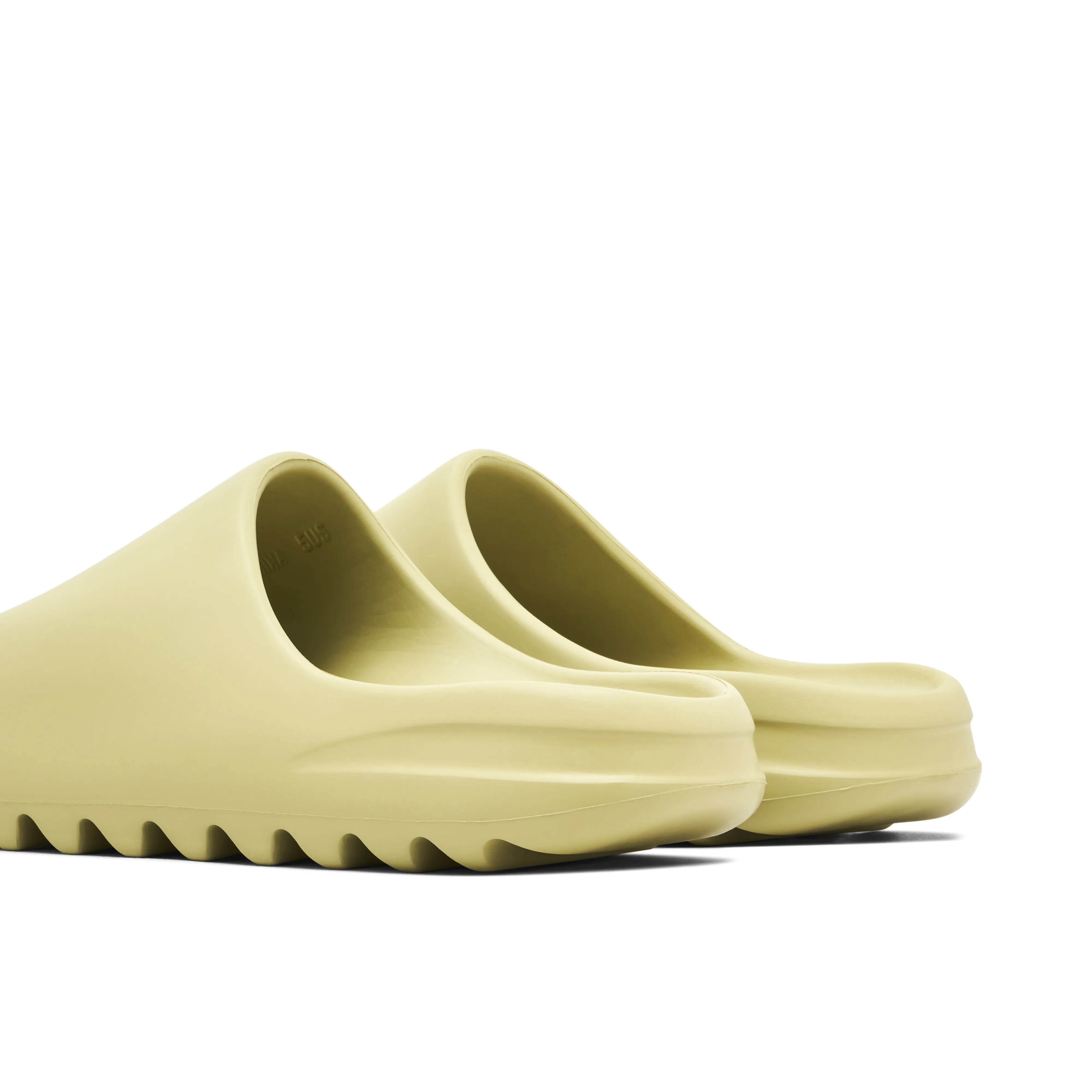 Yeezy Slides Resin 2021 - image 3