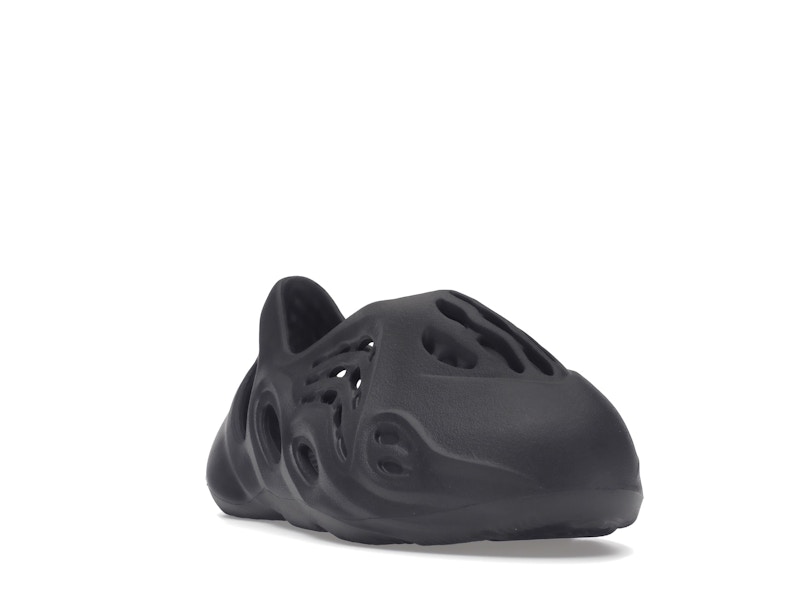 adidas Yeezy Foam RNR Onyx (Kids) - image 7