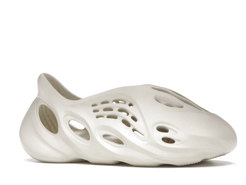 adidas Yeezy Foam RNNR Sand - image 3