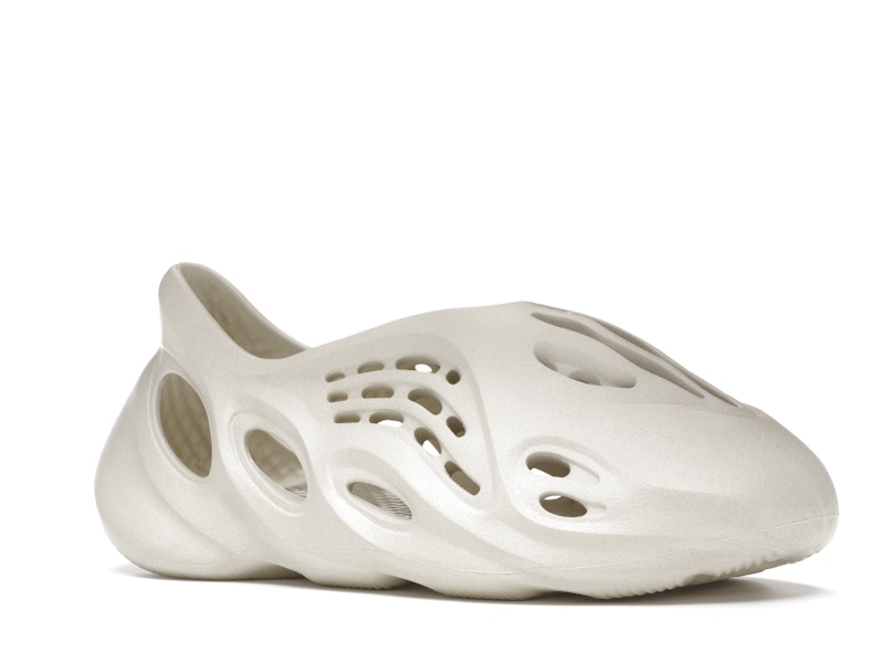 adidas Yeezy Foam RNNR Sand - image 4