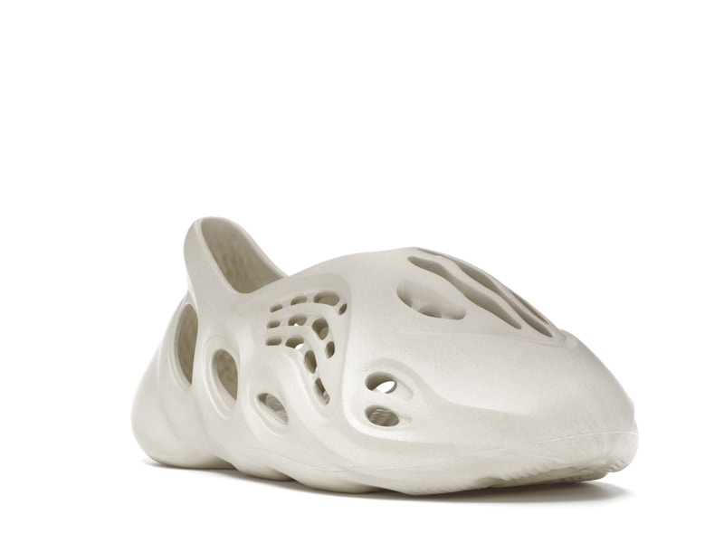 adidas Yeezy Foam RNNR Sand - image 6