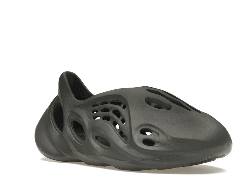 adidas Yeezy Foam RNR Carbon - image 5