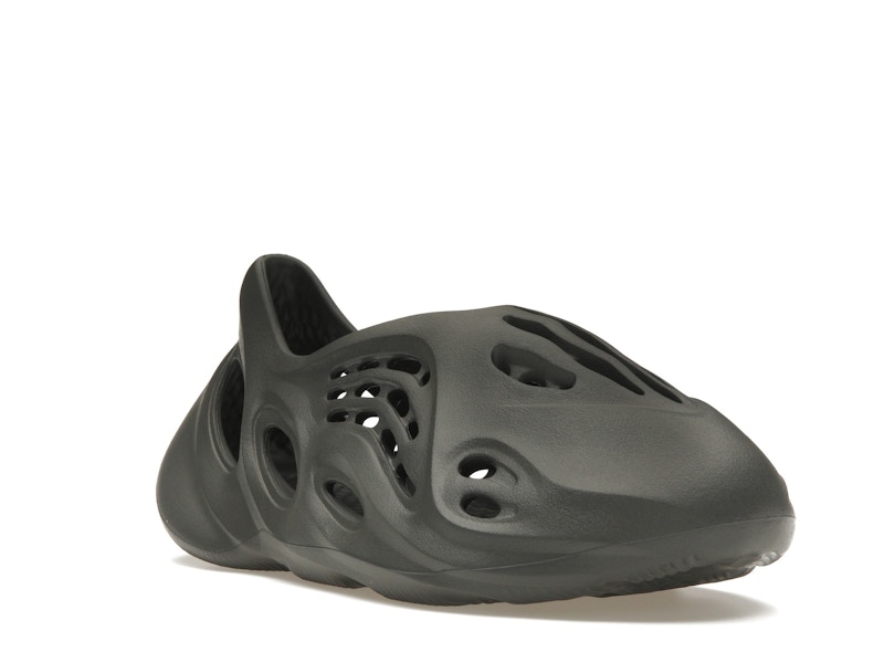 adidas Yeezy Foam RNR Carbon - image 6