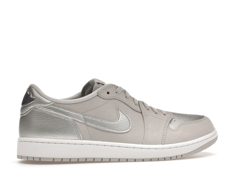Jordan 1 Low OG Metallic Silver - image 35