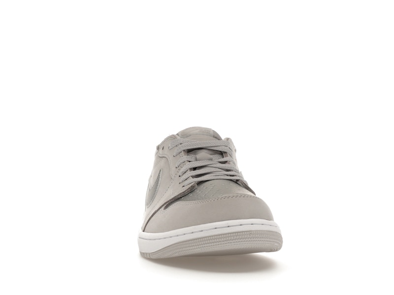 Jordan 1 Low OG Metallic Silver - image 9
