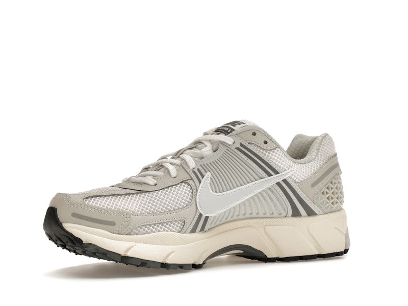 Nike Zoom Vomero 5 Platinum Tint - image 16