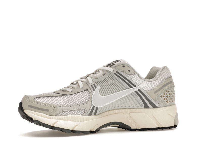 Nike Zoom Vomero 5 Platinum Tint - image 17