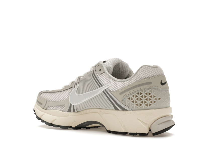 Nike Zoom Vomero 5 Platinum Tint - image 23