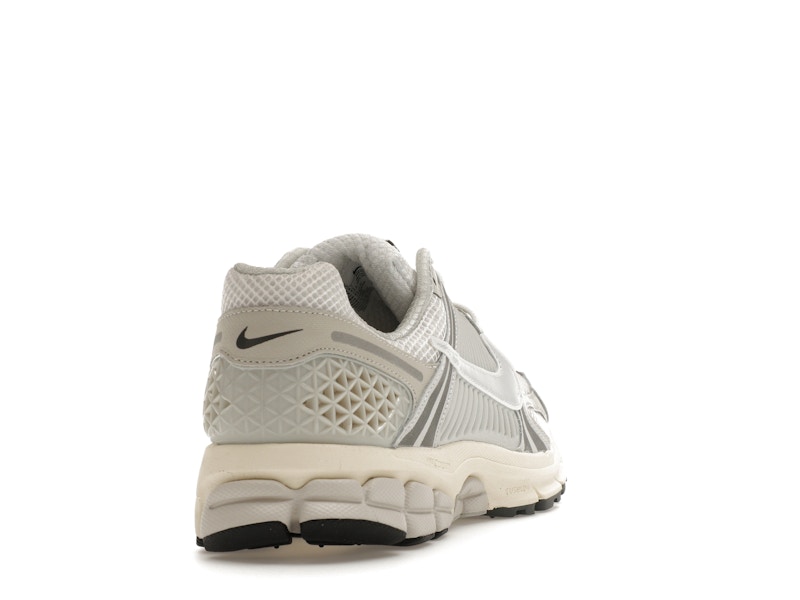 Nike Zoom Vomero 5 Platinum Tint - image 30