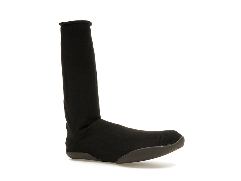 YZY Pods Black - image 4